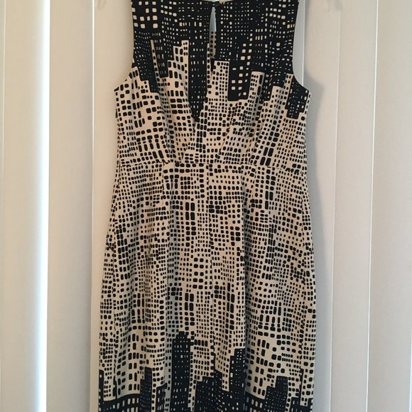 "WE VERA" COOL DRESS WITH A CITY SCENE LIKE NYC 6 - Picture 2 of 3